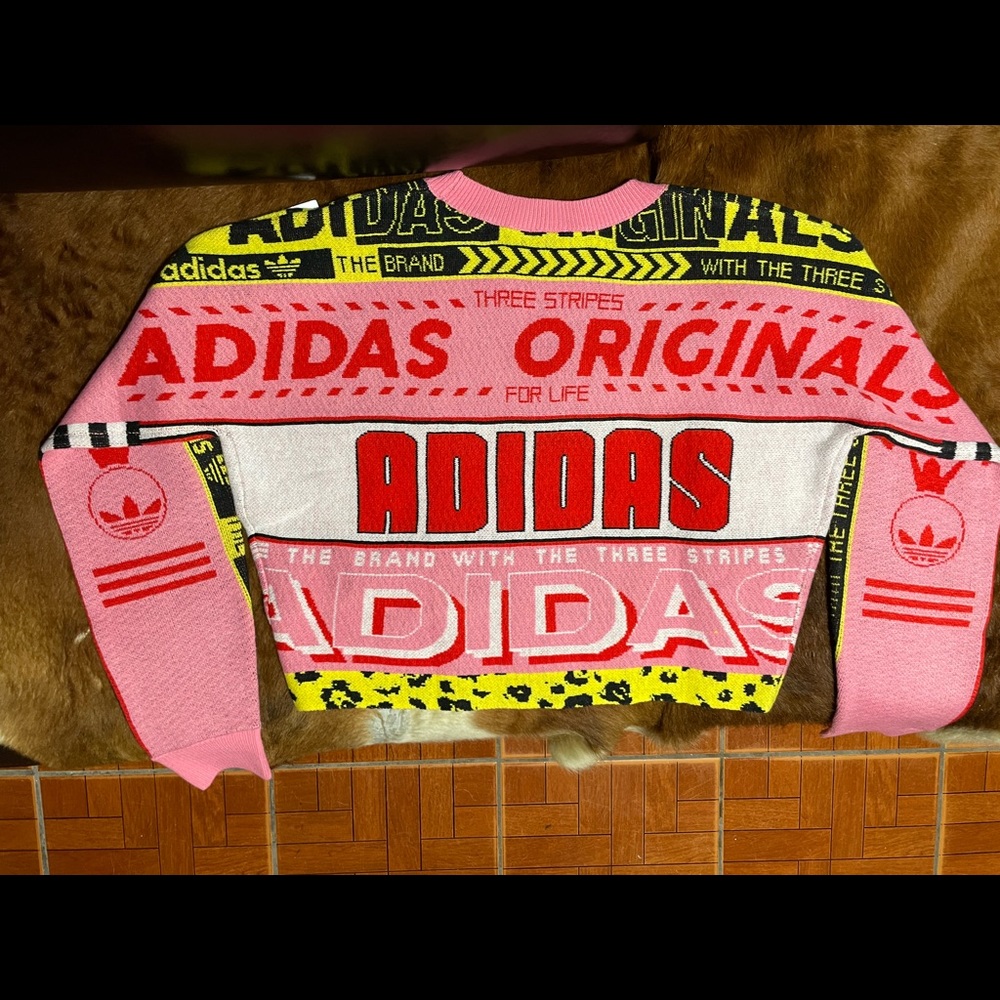adidas originals sweater in pink and red
Like new!.Comes from a smoke free house
